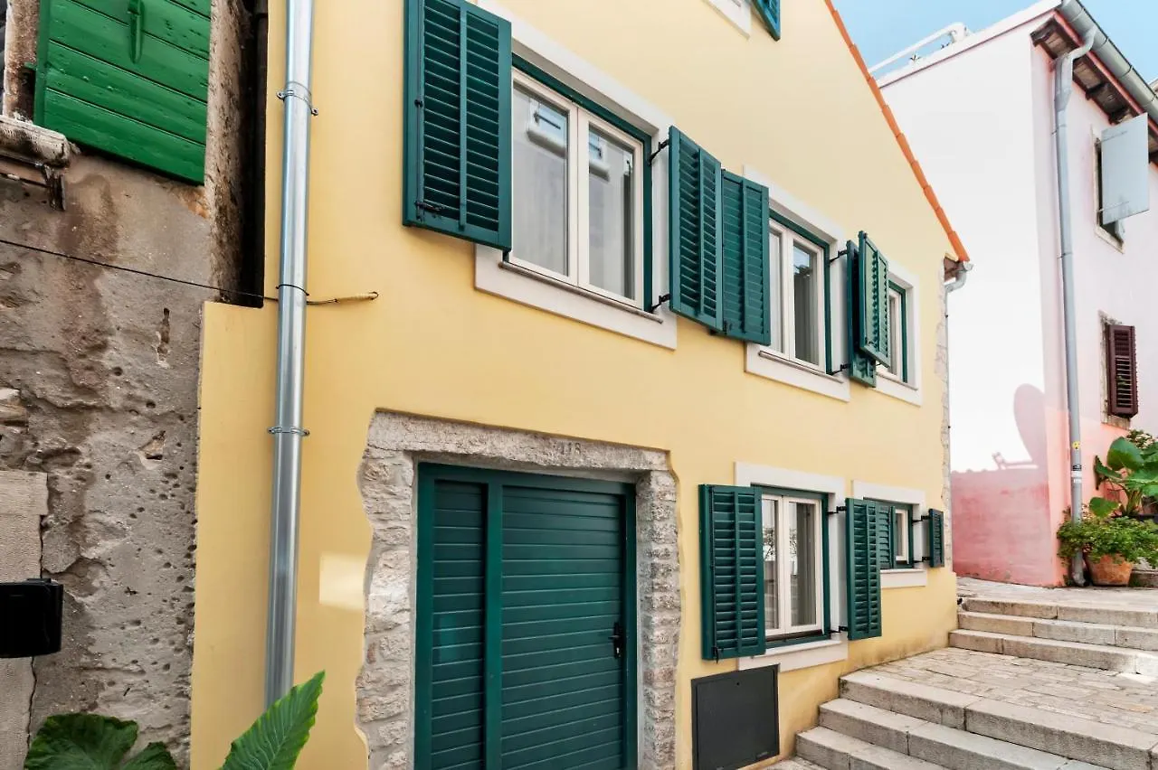 Yellow House Rovinj 0*,